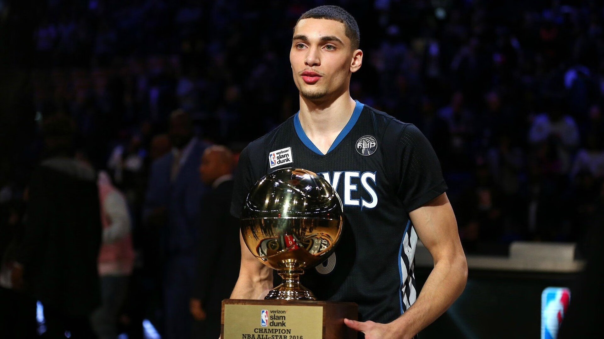 英超焦点战阿森纳客场3比2逆转狼队 萨卡读秒阶段推射锁定胜局，英超冠军阿森纳